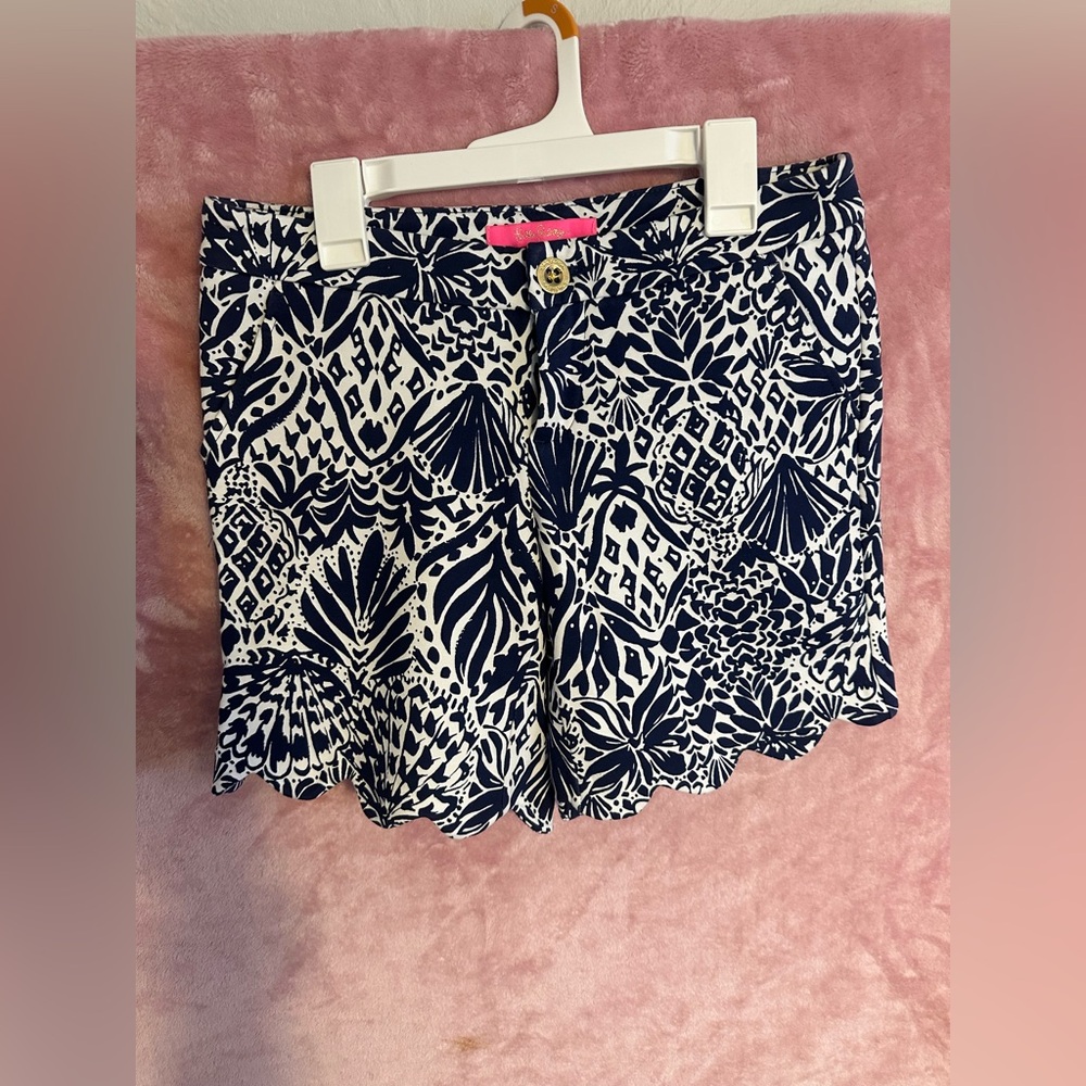 Lilly Pulitzer Navy and White Patterned Women's Shorts